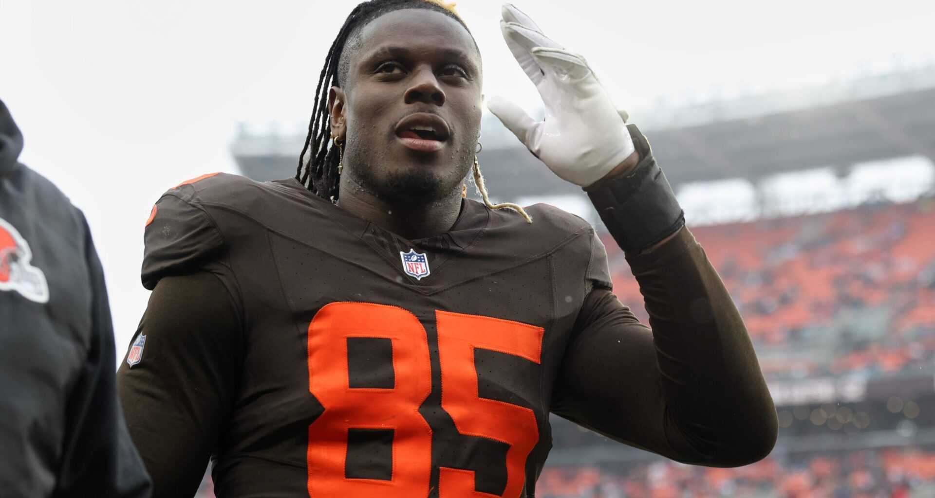 Dec 7, 2025; Cleveland, Ohio, USA; Cleveland Browns tight end David Njoku (85) walks off the field after the game against the Tennessee Titans at Huntington Bank Field.