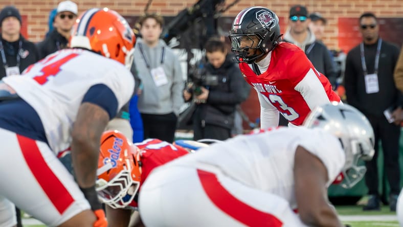 Jalon Kilgore lines up during Senior Bowl practice. Emmanuel McNeil-Warren vikings.