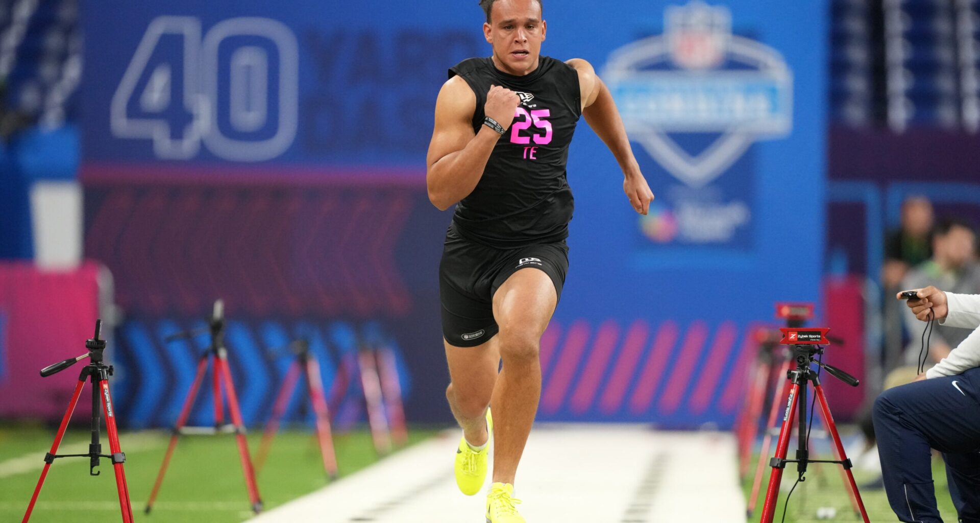 Feb 27, 2026; Indianapolis, IN, USA; Vanderbilt tight end Eli Stowers (TE25) during the NFL Scouting Combine at Lucas Oil Stadium.