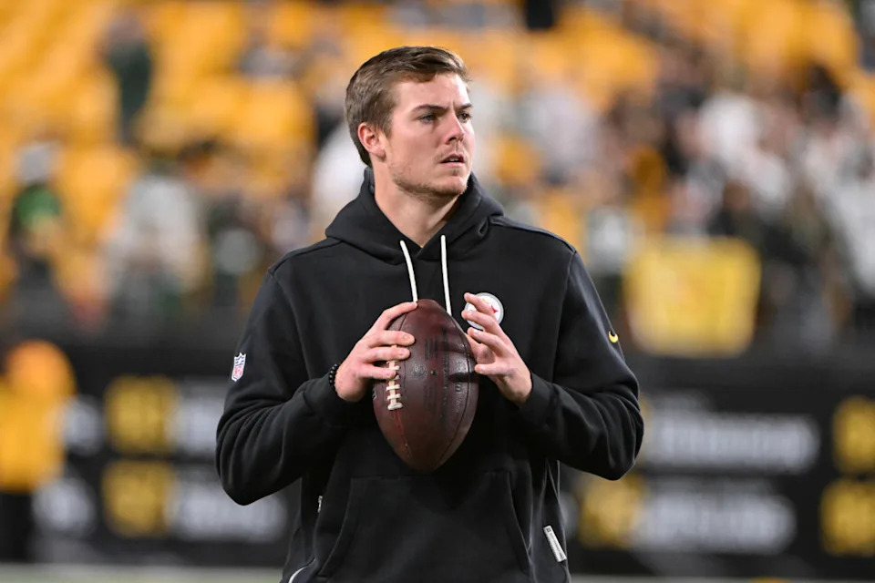 Oct 26, 2025; Pittsburgh, Pennsylvania, USA; Pittsburgh Steelers quarterback Will Howard warms up for a game against the Green Bay Packers at Acrisure Stadium. Mandatory Credit: Barry Reeger-Imagn Images© Barry Reeger-Imagn Images.
