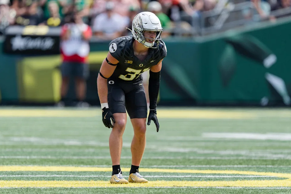 Dillon Thieneman #31, Oregon Ducks (Photo by Ali Gradischer/Getty Images)