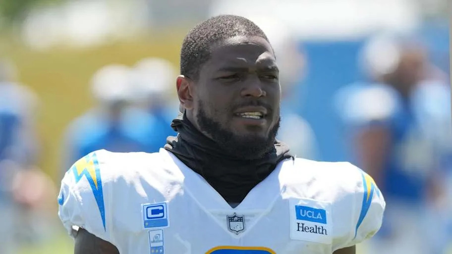 Los Angeles Chargers linebacker Denzel Perryman