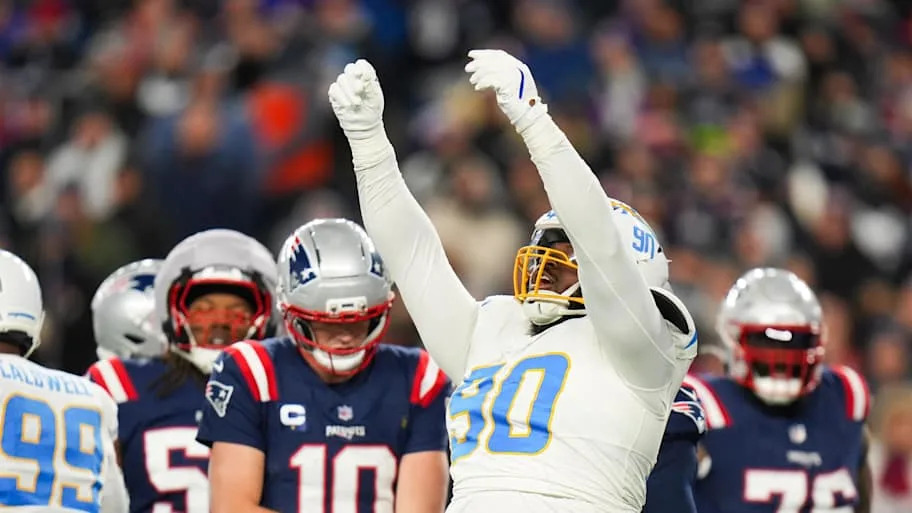 Los Angeles Chargers defensive tackle Teair Tart 