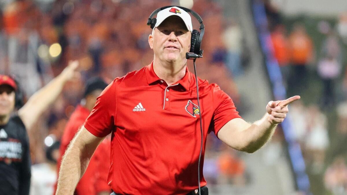 Louisville signs coach Jeff Brohm to 8-year contract extension
