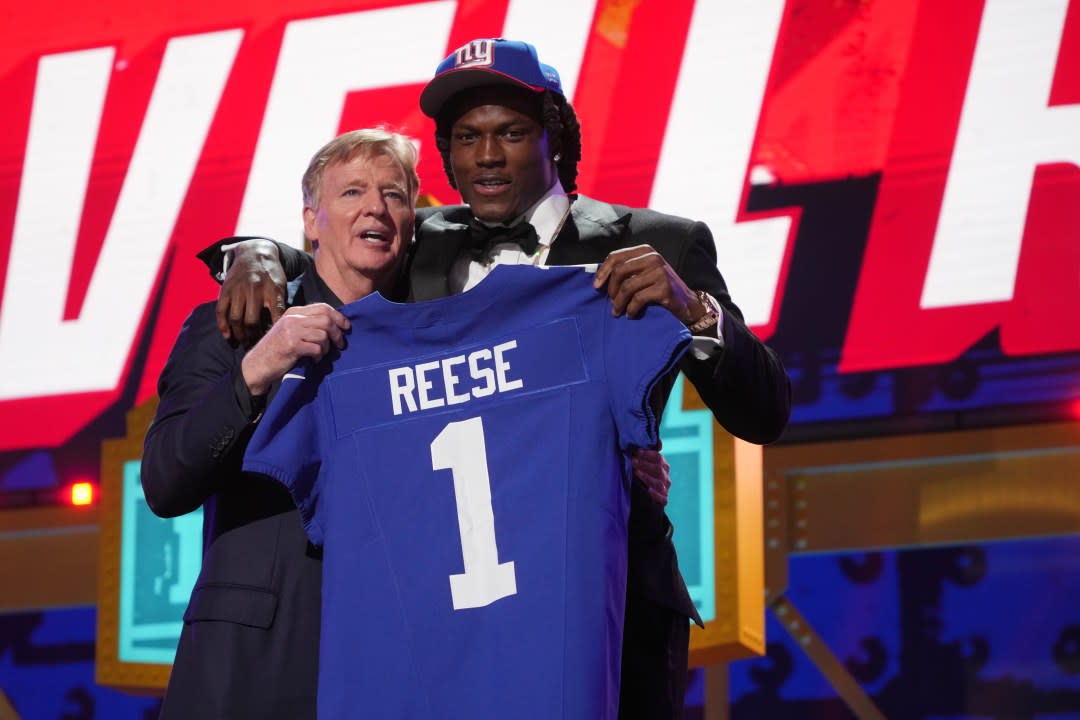 Ohio State linebacker Arvell Reese poses with NFL Commissioner Roger Goodell after being chosen by the New York Giants with the fifth overall pick during the first round of the NFL football draft, Thursday, April 23, 2026, in Pittsburgh. (AP Photo/Gene J. Puskar)