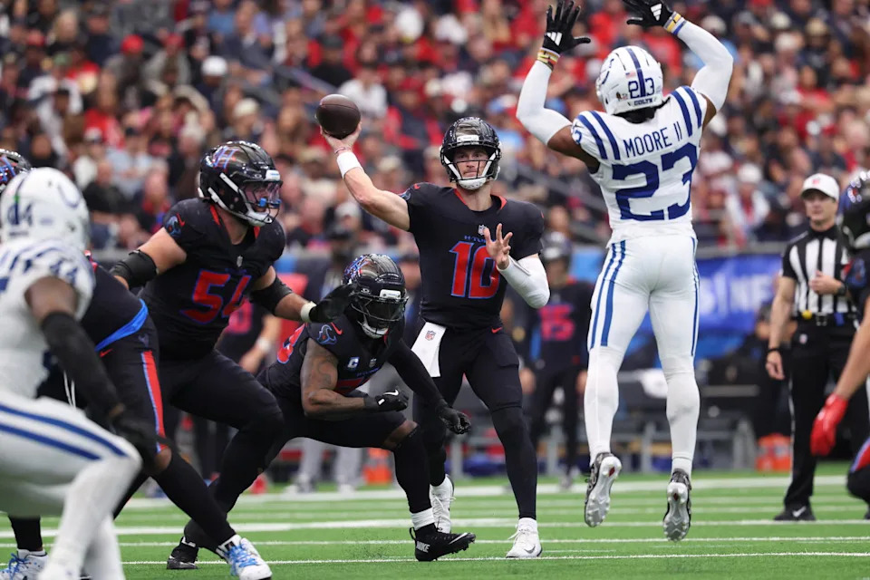 Houston Texans quarterback Davis Mills (10) throws downfield against the Indianapolis Colts during the second half at NRG Stadium. Troy Taormina-Imagn Images