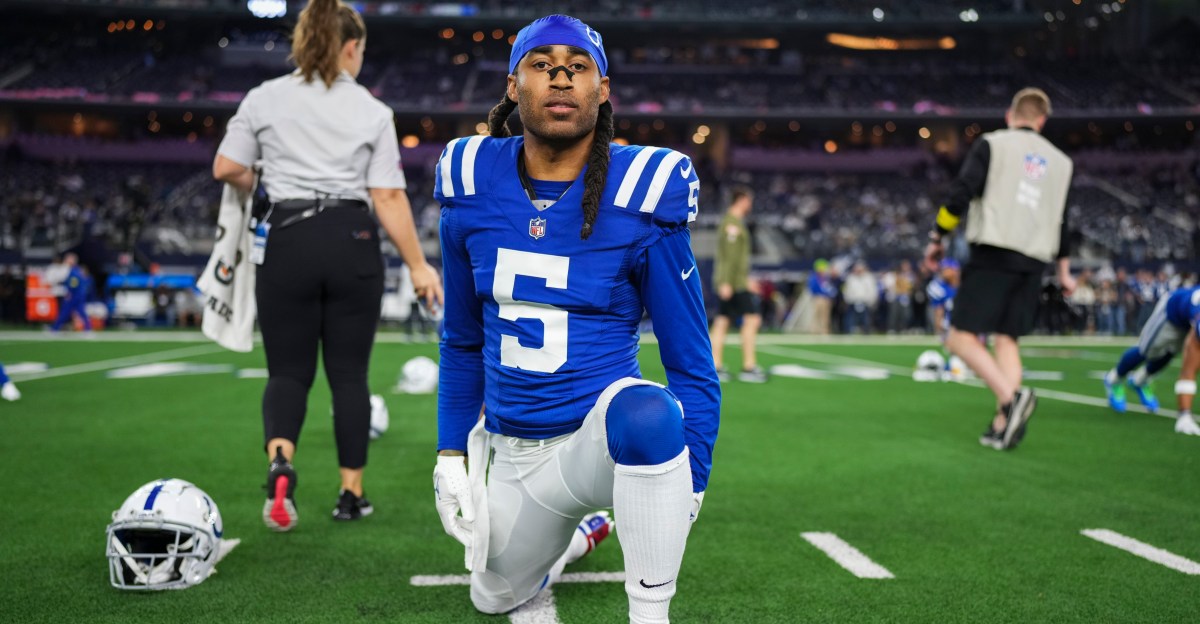 Two former Colts defenders retire on same day