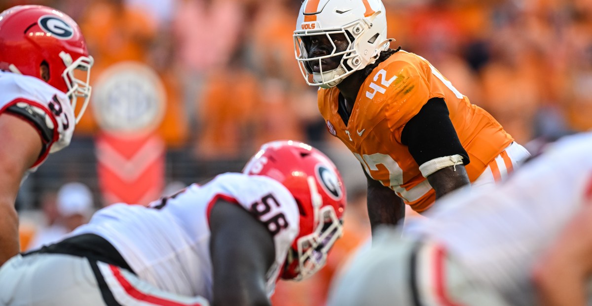 Saints DL Coach Bo Davis Meets With Tennessee EDGE Tyre West