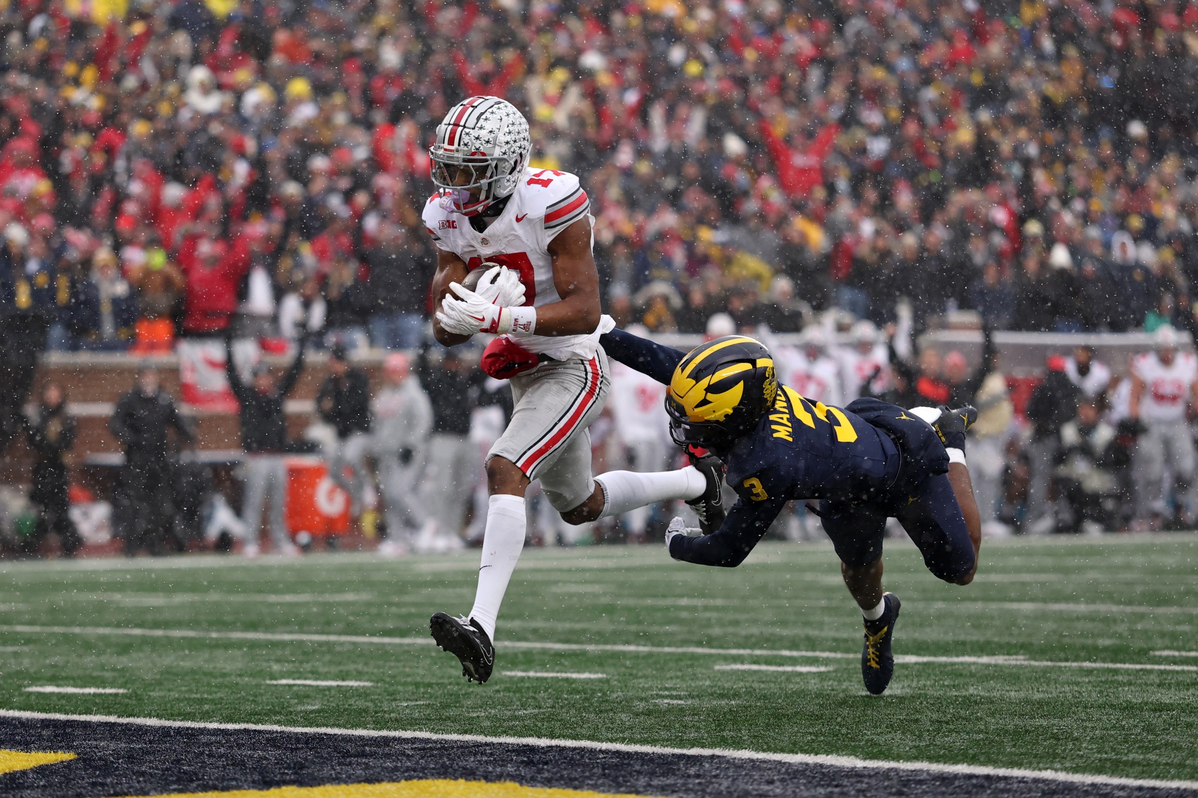 ANN ARBOR, MICHIGAN - NOVEMBER 29: Carnell Tate #17 of the Ohio State Buckeyes runs for a touchdown after a catch during the third quarter against the Michigan Wolverines at Michigan Stadium on November 29, 2025 in Ann Arbor, Michigan. (Photo by Luke Hales/Getty Images)
