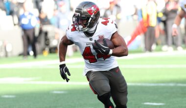 Bucs bring back Sean Tucker