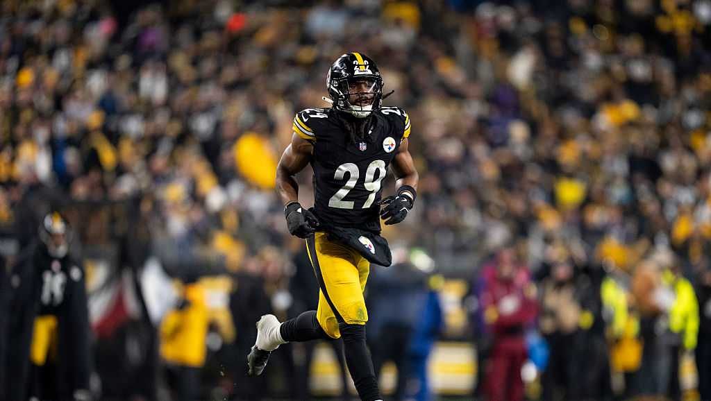 Bengals bolster secondary with signings of free agent safety, cornerback