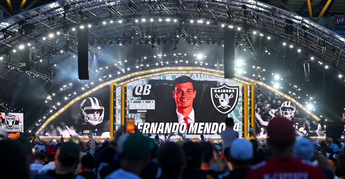 Fernando Mendoza lands in Las Vegas