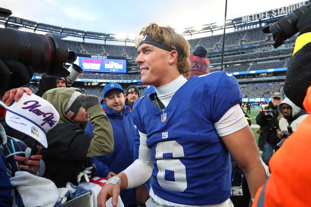 New York Giants quarterback Jaxson Dart (6) greets fans after the game.