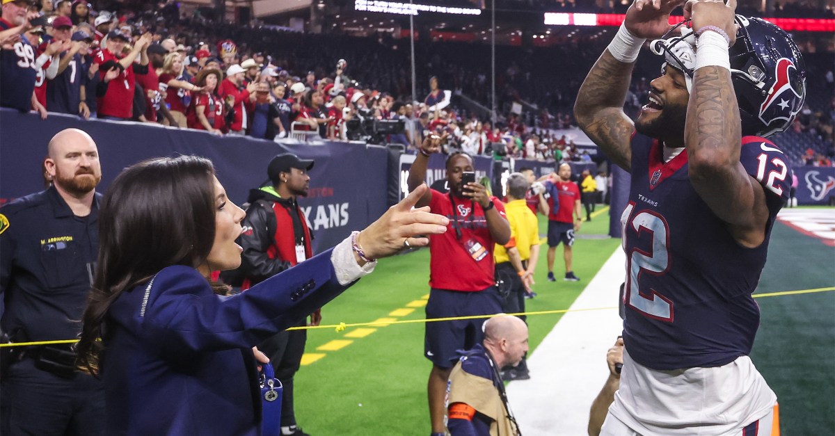 Texans prepare to “set the market”