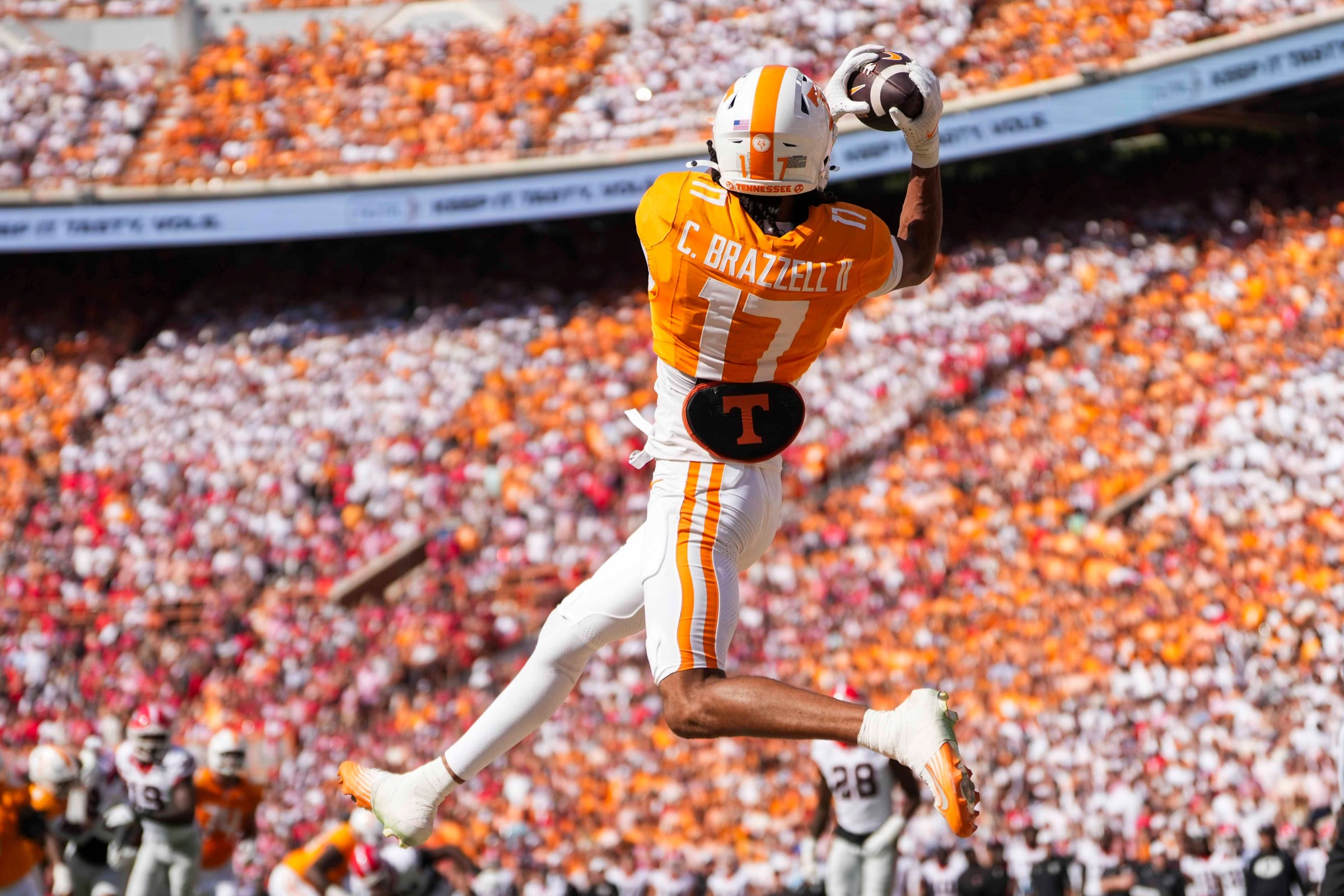 Tennessee wide receiver Chris Brazzell II (17) catches the ball in the end zone during a NCAA football game between Tennessee and Georgia at Neyland Stadium in Knoxville, Tennessee, on September 13, 2025.