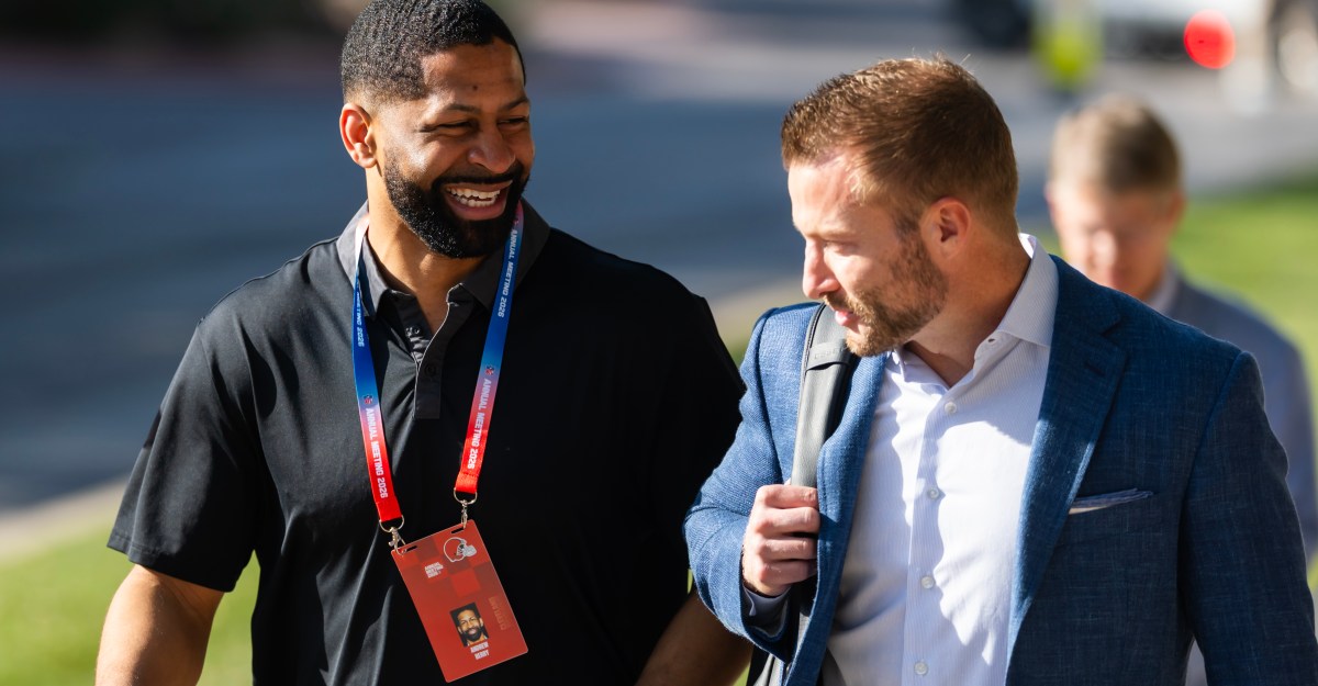 Daily Dawg Chow 4/8; Will the Browns trade out of the 6th pick overall?