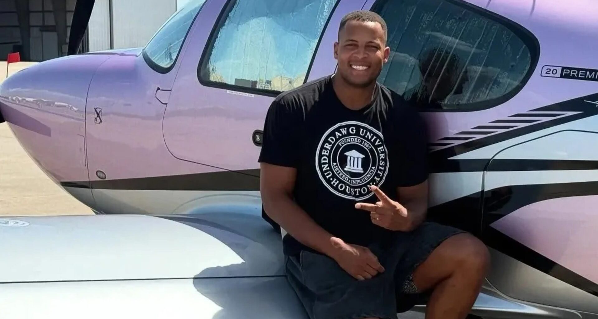 NFL star turned pilot spent Super Bowl Sunday in terrifying aborted landing: 'We're about to die'