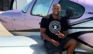 NFL star turned pilot spent Super Bowl Sunday in terrifying aborted landing: 'We're about to die'