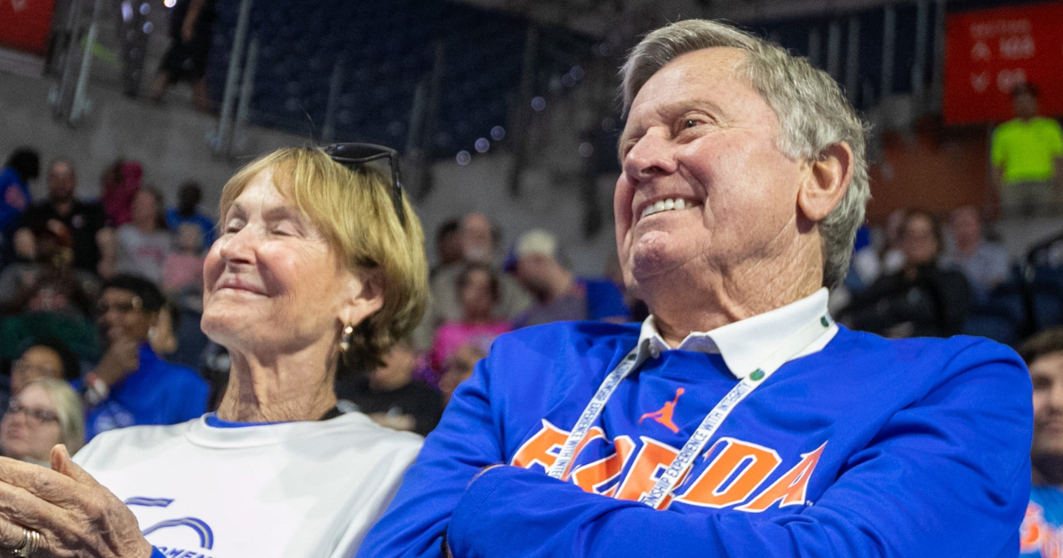 Feb 28, 2026; Winston-Salem, North Carolina, USA; Syracuse Orange forward Donnie Freeman (1) sets the play against the Wake Forest Demon Deacons during the second half at Lawrence Joel Veterans Memorial Coliseum. Mandatory Credit: Jim Dedmon-Imagn Images