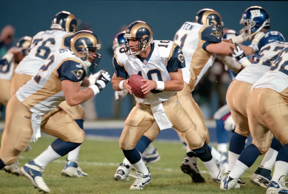 Trent Green #10 of the St. Louis Rams in action against the New York Giants during an NFL football game November 12, 2000