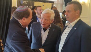 Shapiro joins Patriots owner Kraft to urge common cause in fight against bigotry