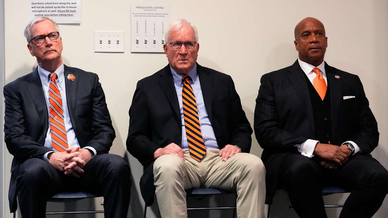 Bears hope to choose enclosed stadium site this spring or summer