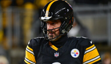 Steelers Legend Puts Aaron Rodgers on Notice