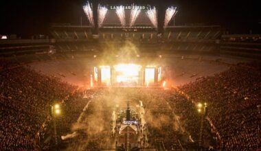 Luke Combs sets Lambeau Field concert attendance record