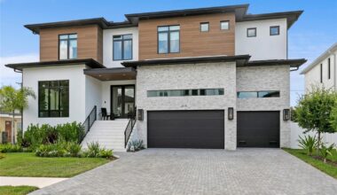 Former Tampa Bay Bucs TE Kyle Rudolph is selling his Davis Islands home 