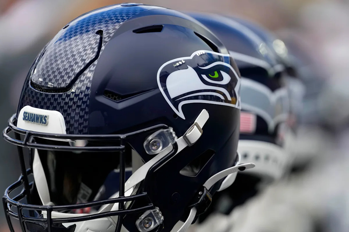 The latest Seahawks 90-man roster following NFL Draft, Dante Fowler signing