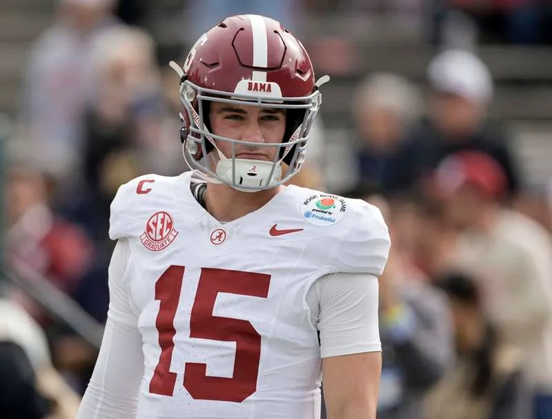 January 01, 2026 Alabama Crimson Tide quarterback Ty Simpson 15 in action during the College Football Playoff Quarterfinal between the Indiana Hoosiers and the Alabama Crimson Tide at the Rose Bowl in Pasadena, California. Mandatory Photo Credit : /CSM Pasadena United States of America – ZUMAc04_ 20260101_zma_c04_517 Copyright: xCharlesxBausx