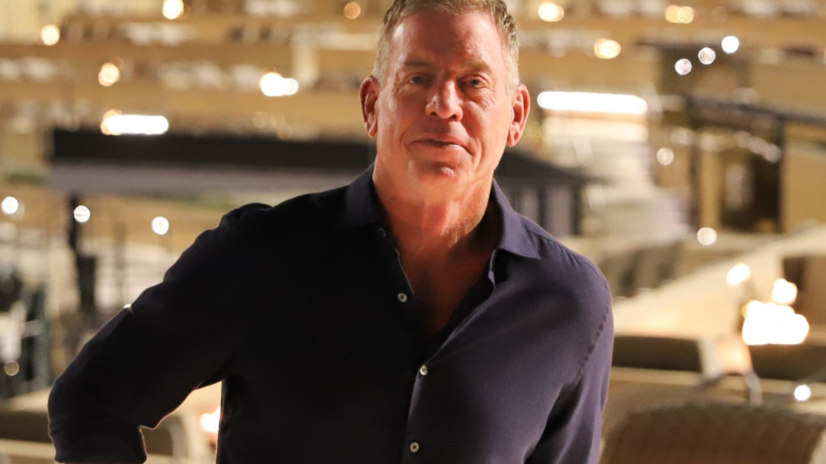 Troy Aikman makes his feelings clear on being overlooked by Jerry Jones