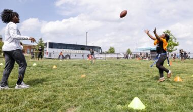 Cincinnati Bengals rookies visit Ridgeway Elementary School in Hamilton | Local