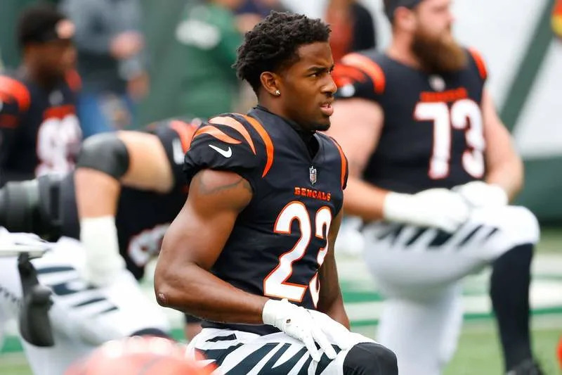 EAST RUTHERFORD, NJ – SEPTEMBER 25: Cincinnati Bengals safety Dax Hill 23 warms up prior to the National Football League game between the New York Jets and the Cincinnati Bengals on September 25, 2022 at MetLife Stadium in East Rutherford, New Jersey. Photo by Rich Graessle/Icon Sportswire NFL, American Football Herren, USA SEP 25 Bengals at Jets Icon2209259184