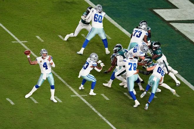 PHILADELPHIA, PENNSYLVANIA - SEPTEMBER 04: Dak Prescott #4 of the Dallas Cowboys throws a pass against the Philadelphia Eagles during the first quarter in the game at Lincoln Financial Field on September 04, 2025 in Philadelphia, Pennsylvania. (Photo by Mitchell Leff/Getty Images)
