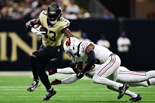 NEW ORLEANS, LOUISIANA - SEPTEMBER 07: Juwan Johnson #83 of the New Orleans Saints runs with the ball against the Arizona Cardinals during the game at Caesars Superdome on September 07, 2025 in New Orleans, Louisiana. (Photo by Ella Hall/Getty Images)