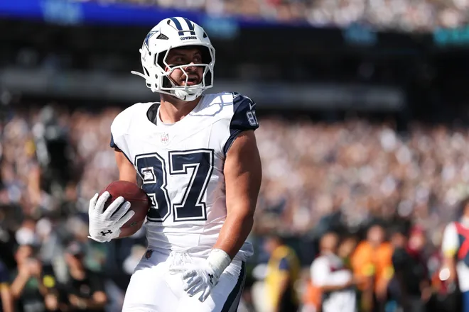 EAST RUTHERFORD, NEW JERSEY - OCTOBER 05: Jake Ferguson #87 of the Dallas Cowboys runs for a touchdown after catching a pass during the second quarter against the New York Jets in the game at MetLife Stadium on October 05, 2025 in East Rutherford, New Jersey. (Photo by Ishika Samant/Getty Images)