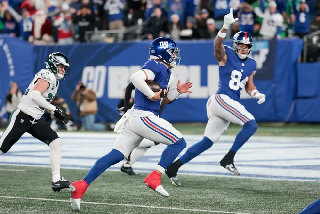 Oct 9, 2025; East Rutherford, New Jersey, USA; New York Giants quarterback Jaxson Dart (6) scrambles for a touchdown against the Philadelphia Eagles during the first quarter of the game at MetLife Stadium. Mandatory Credit: Vincent Carchietta-Imagn Images