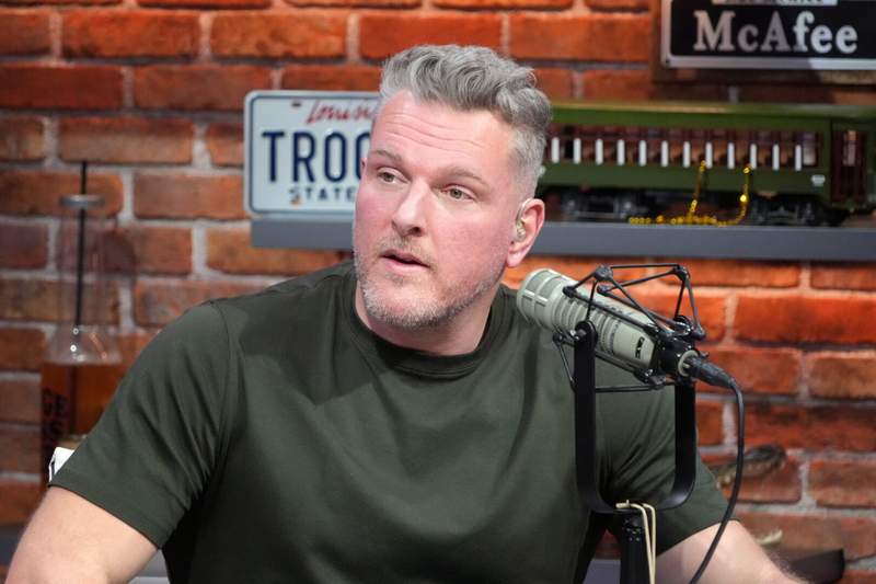 Pat McAfee shares wild opinion about Arizona Cardinals QB controversy