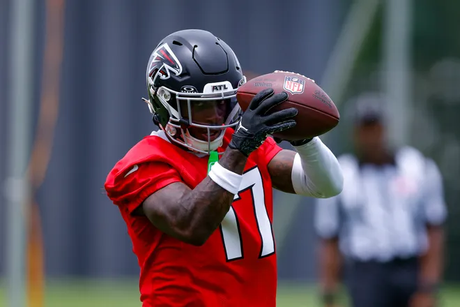 FLOWERY BRANCH, GEORGIA - MAY 27: Zachariah Branch #17 of the Atlanta Falcons runs through drills during OTA's at IBM Performance Field on May 27, 2026 in Flowery Branch, Georgia. (Photo by Todd Kirkland/Getty Images)