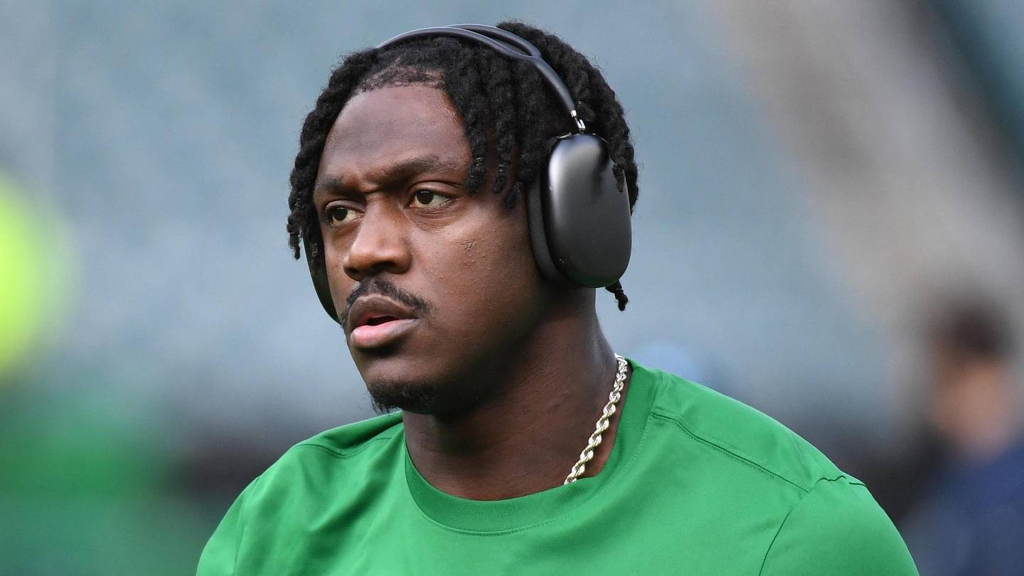Ian Rapoport dumped cold water on potential Eagles-A.J. Brown trade timeline