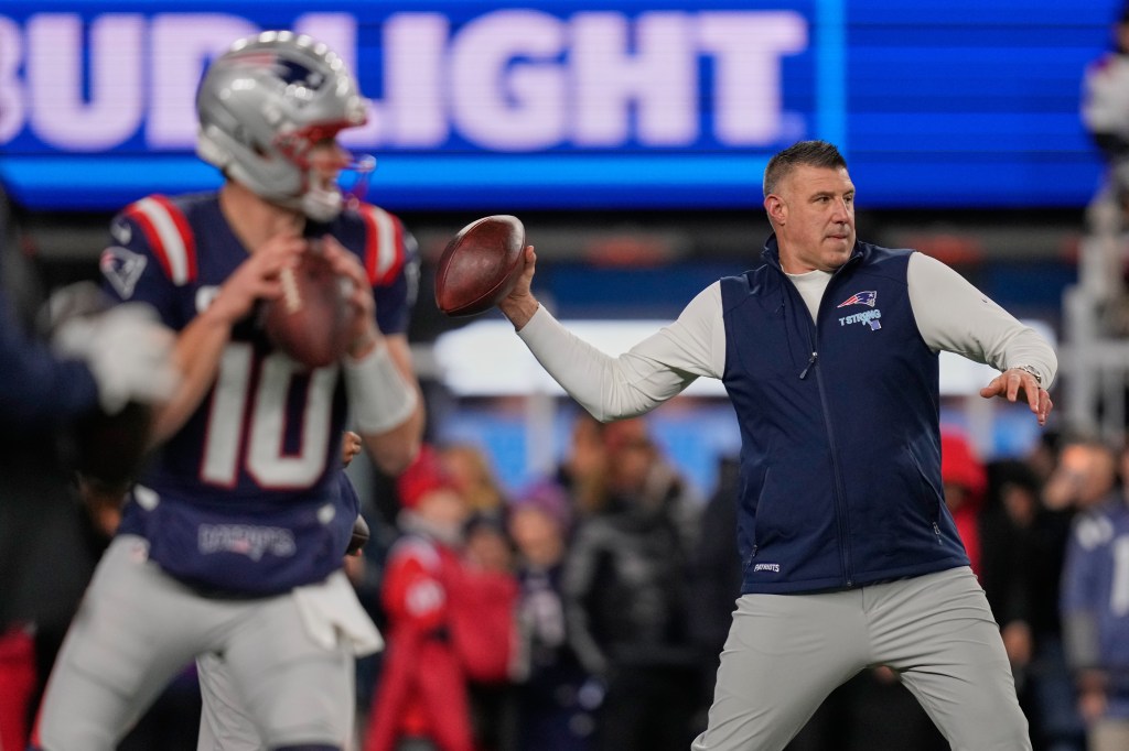 Drake Maye throws support behind Mike Vrabel amid Patriots HC's off-field issues