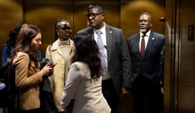 Column: Mayor Brandon Johnson makes last-ditch plea for Bears plan