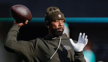 Packers sign QB Tyrod Taylor and release Desmond Ridder