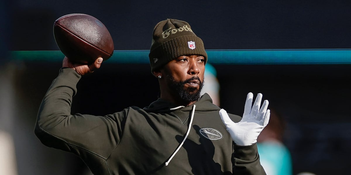 Packers sign QB Tyrod Taylor and release Desmond Ridder