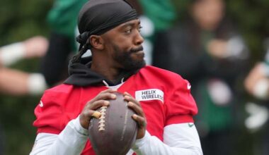 Packers sign QB Tyrod Taylor and release Desmond Ridder