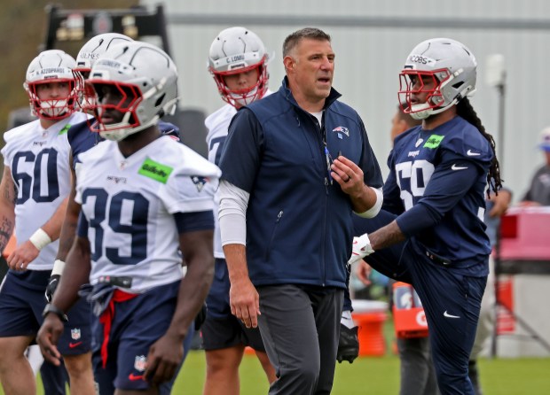 Patriots head coach Mike Vrabel watches practice drills as the Patriots hold rookie mini camp. (staff photo by Stuart Cahill/Boston Herald)