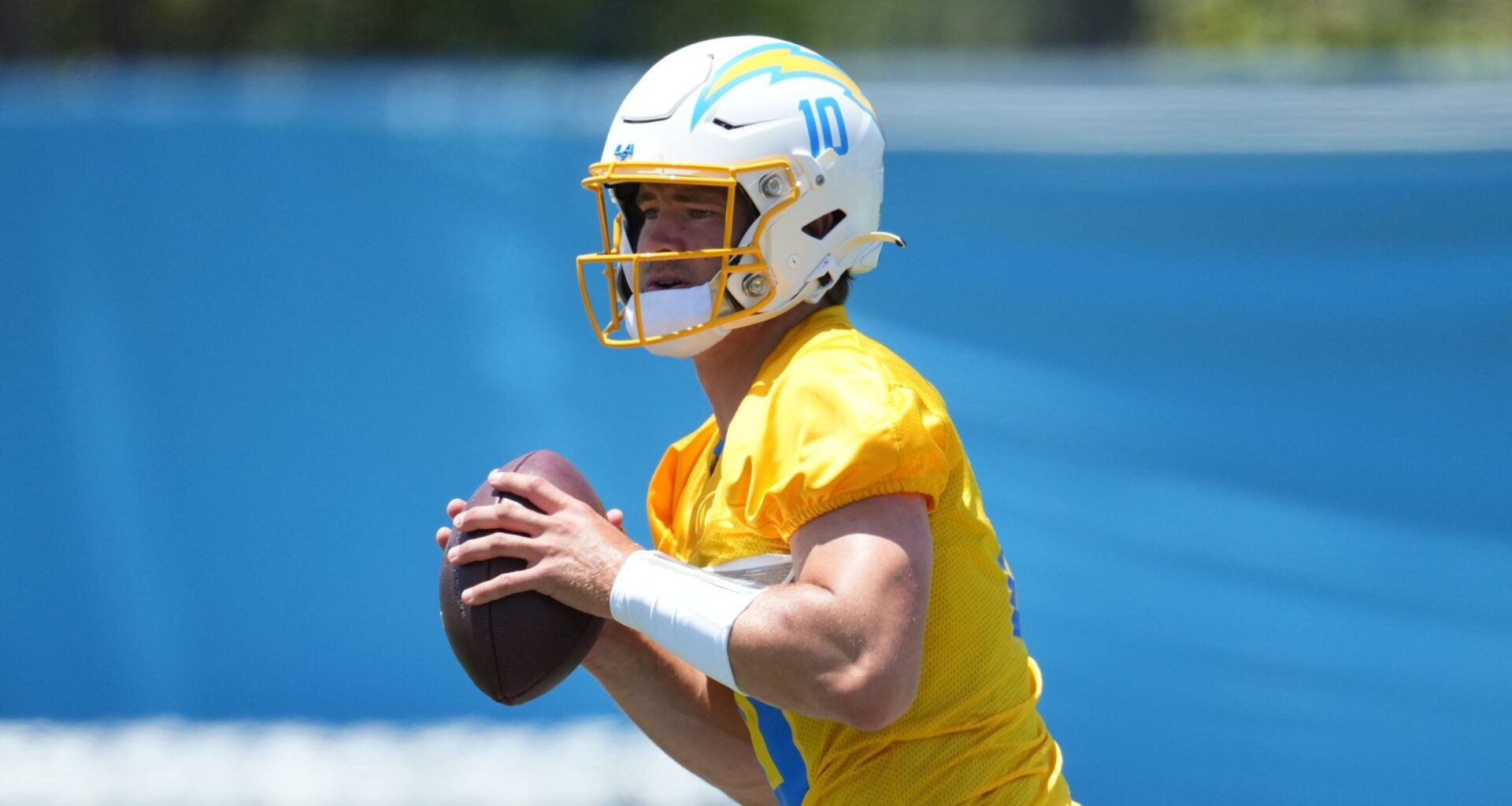 Mike McDaniel wants Justin Herbert to polish his game