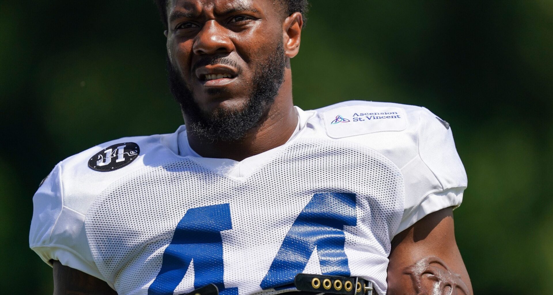 Indianapolis Colts linebacker Zaire Franklin (44) walks up the field Sunday, Aug. 10, 2025, during Indianapolis Colts Training Camp at Grand Park in Westfield.