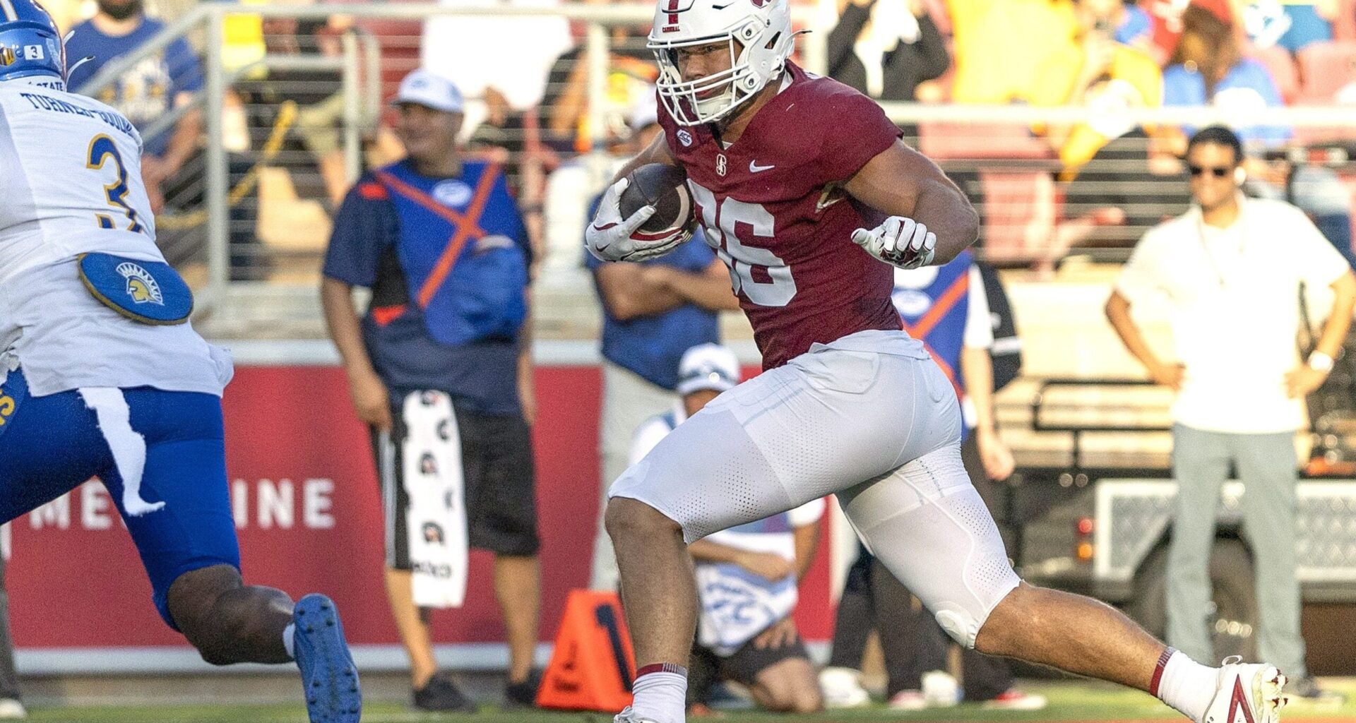 Sep 27, 2025; Stanford, California, USA; Stanford Cardinal tight end Sam Roush (86) runs for a touchdown during the second quarter against San Jose State Spartans safety Larry Turner-Gooden (3) at Stanford Stadium.